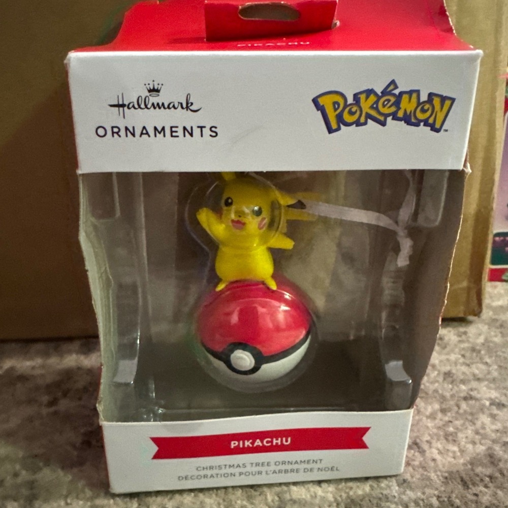 Hallmark Pokemon Pikachu Christmas‎ Tree Ornament Poke Ball